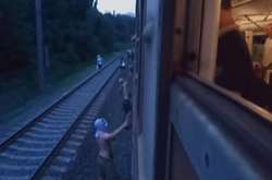  Вандали розмалювали міський електропоїзд 