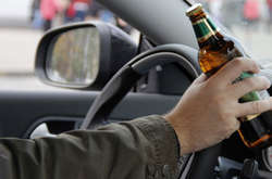 Водіння автомобілем у стані алкогольного сп'яніння. Ілюстративне фото