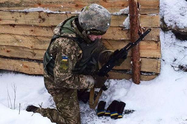 На Донбассе за день ранены четверо украинских военных
