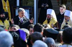 Порошенко: В Единую церковь перешли уже 320 приходов