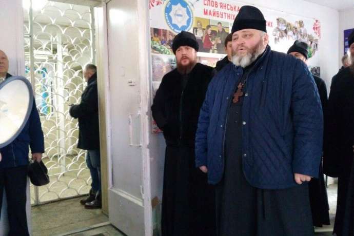 Полиция задержала митрополита УПЦ МП на Донбассе из-за информации о его связях с боевиками