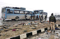 14 лютого на півдні штату Джамму і Кашмір (Індія) терористи атакували автоколону Центральних резервних сил поліції