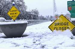 На багатостраждальну Каліфорнію обрушилися дощі, зсуви і снігопади 
