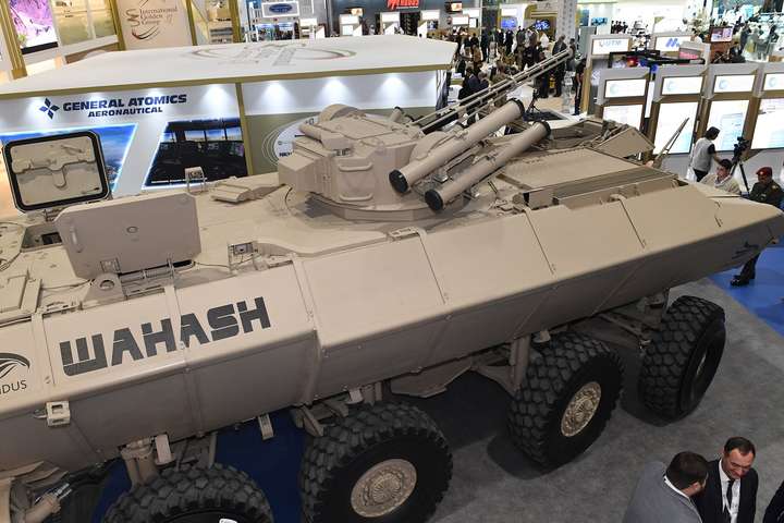 В Еміратах презентували бронетранспортер Al-Wahash з українським бойовим модулем