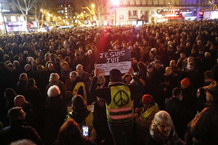 Тисячі людей у Франції вийшли на акції проти антисемітизму