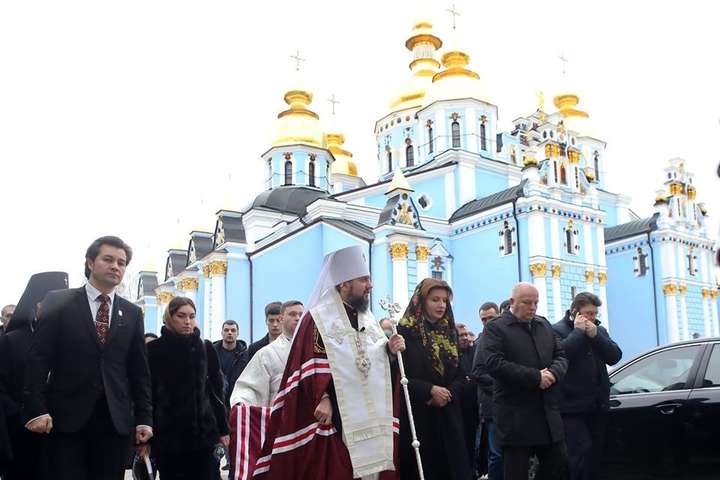 Предстоятель Православной церкви Украины Епифаний провел богослужение в память о погибших Героях Небесной Сотни - Епифаний провел панихиду по Героям Небесной Сотни (фото, видео)
