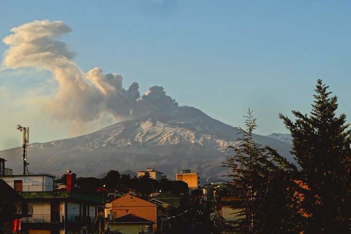 На Сицилії через виверження вулкану Етна скасували авіарейси