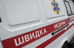 Лікарі швидкої допомоги госпіталізували хлопця з переломами обох ніг та забоями