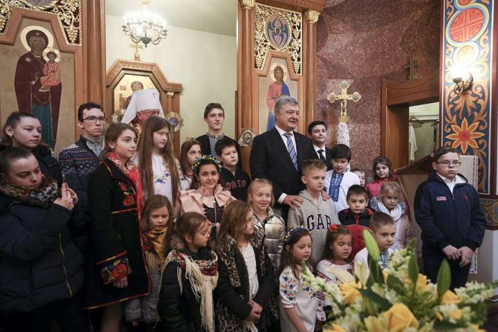 Порошенко подякував діаспорі у США за «п’ять років єдності українців світу»