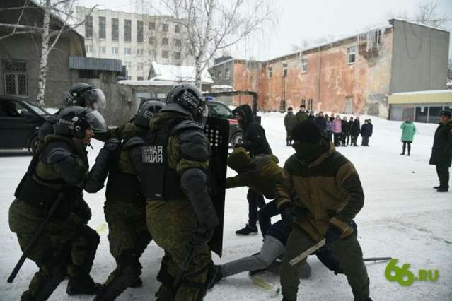 Російським школярам показали, як військова поліція буде розганяти опозиційні мітинги