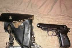 Працівники поліції виявили у жителя Таращі пістолет «Форт-12р», номер якого знищений, та мисливський ніж 