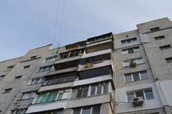 У Херсоні дівчина напідпитку випала з балкону