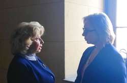 Денісова провела переговори з Москальковою в коридорі парламенту Греції