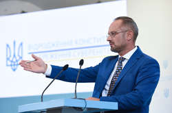 Роман Безсмертний заявляє, що Конституційний акт не потребує голосування конституційною більшістю