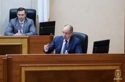 Максим Степанов під час виступу в Обласній раді Одещини