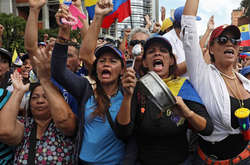 Венесуелу щодня змушені залишати майже 5 тис. людей