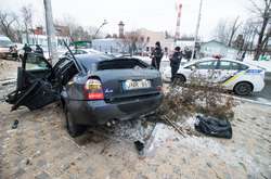 ДТП у Києві на зупинці: травмовано жінку, пасажир автівки загинув
