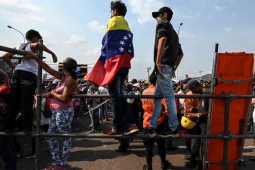 Венесуела закрила кордон з Колумбією, щоб не пустити гуманітарну допомогу