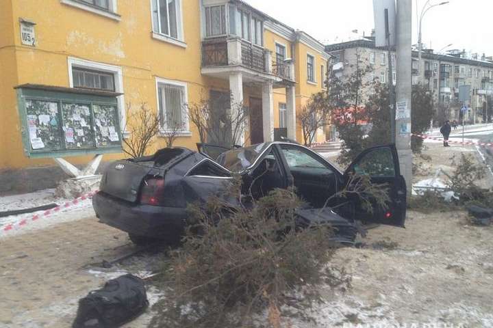 У Києві розшукують водія «Ауді», який скоїв ДТП з тяжкими наслідками та втік з місця події