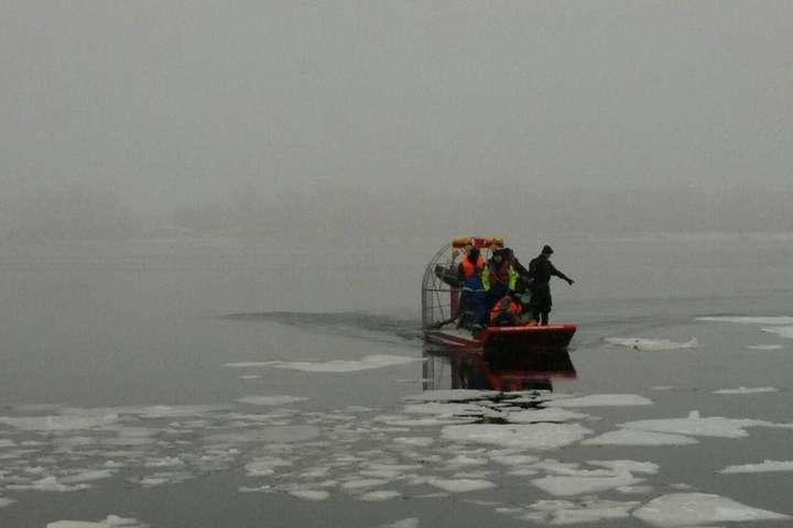 Пішов рибалити і не повернувся: рятувальники дістали тіло чоловіка з Дніпра