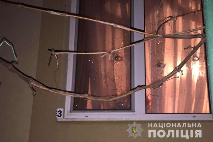 В дом главы Ровенского горсуда бросили гранату и обстреляли из автомата