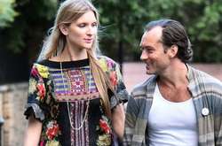 Джуд Лоу с возлюбленной