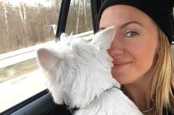 Леся Никитюк уехала в Буковель с любимой собакой