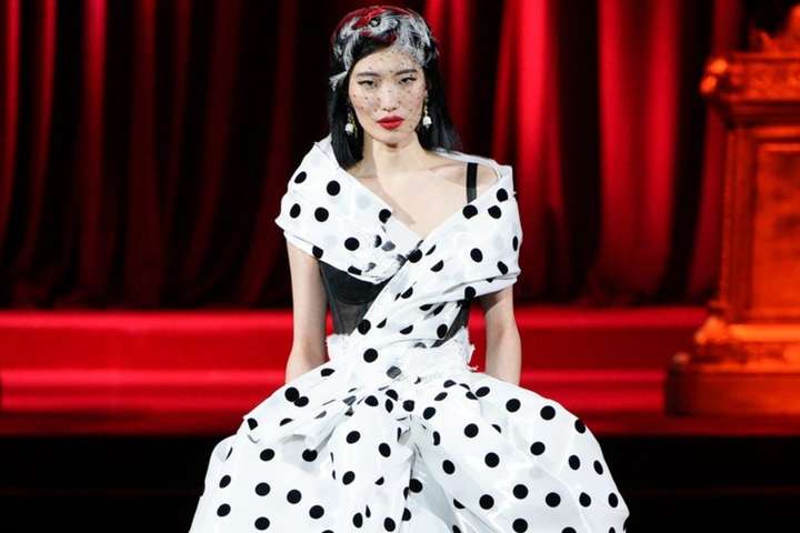Dolce & Gabbana осень-зима 2019/2020: яркие фото с показов