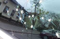 Під Києвом обстріляли автомобіль