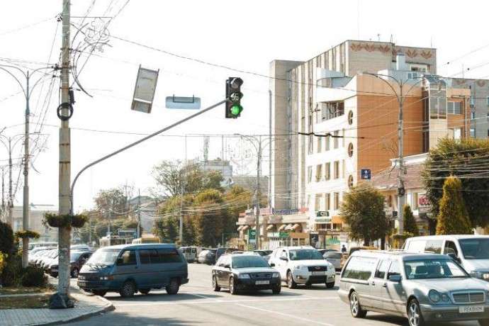 Вінничани пропонують встановити світлофор на площі 8 Березня