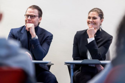 Кронпринцесса Виктория и принц Швеции Дэниэль опубликовали фото в честь десятилетия со дня обручения