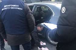 В автомобілі правопорушника правоохоронці вилучили отримані ним кошти