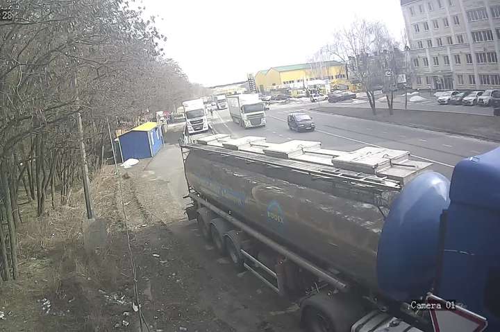 На в’їздах у Київ знову зважують вантажівки