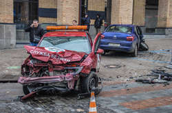 Обидва автомобілі отримали сильні пошкодження