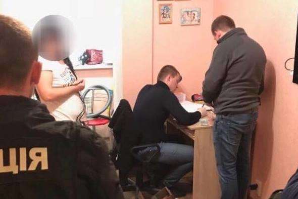 У Києві судитимуть жінку, яка продавала дівчат за кордон у сексрабство