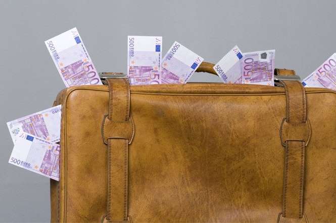 В Україні зміняться правила перевезення готівки через кордон