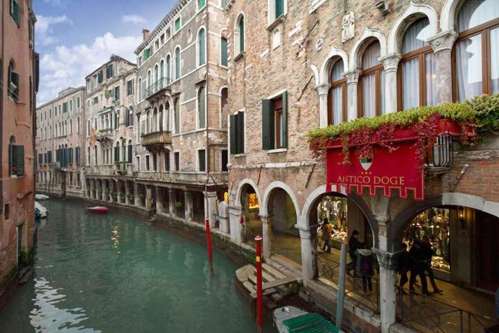 У Венеції туристів змусять платити за короткострокові відвідини міста