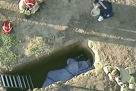 Не рой яму другому. В Австралии работник кладбища сломал ногу, упав в свежевырытую могилу