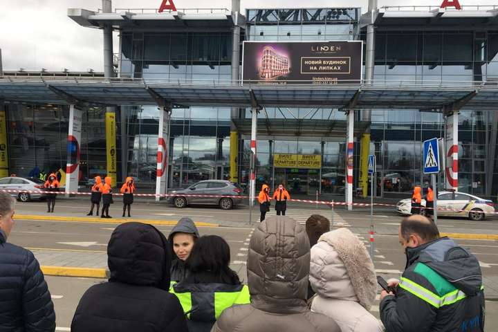 Аеропорт «Жуляни» замінували: всіх пасажирів евакуювали