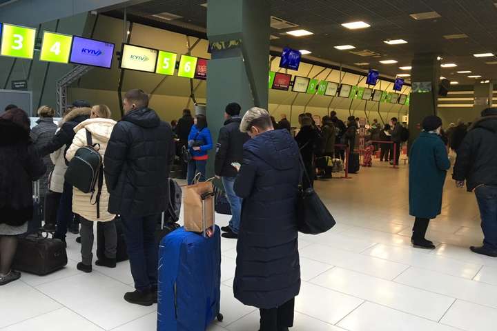 Аеропорт «Київ» відновив роботу: вибухівки не виявлено