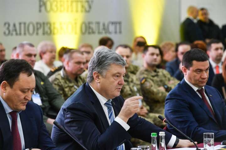 <p>«Нова редакція статті буде виписана так, що і «комар носа не підточить», - наголосив президент</p> - Порошенко відреагував на рішення Конституційного Суду щодо незаконного збагачення