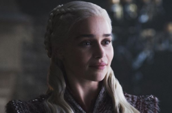 Эмилия Кларк призналась, что пыталась украсть знаменитый трон со съемок «Игры престолов»