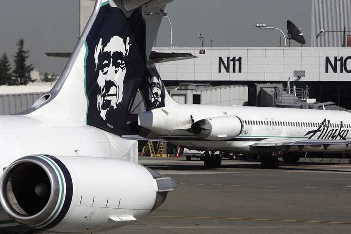 Літак у США екстрено сів через скарги 12 пасажирів на дивний запах 