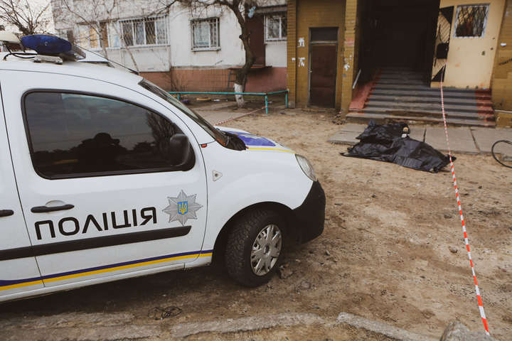 З вікна багатоповерхівки в Києві випав боєць Нацгвардії 
