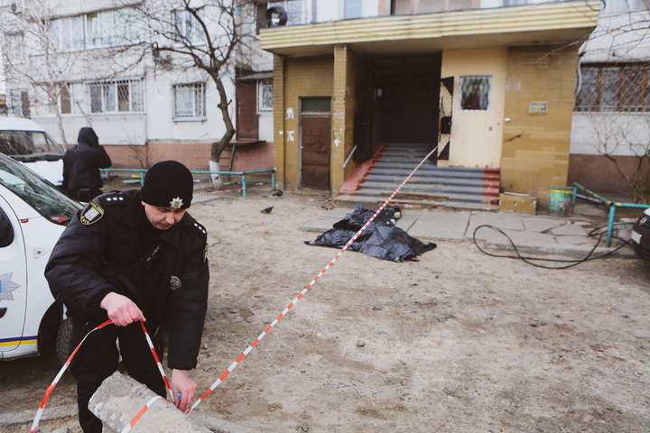 В Киеве из многоэтажки выпал 21-летний нацгвардеец