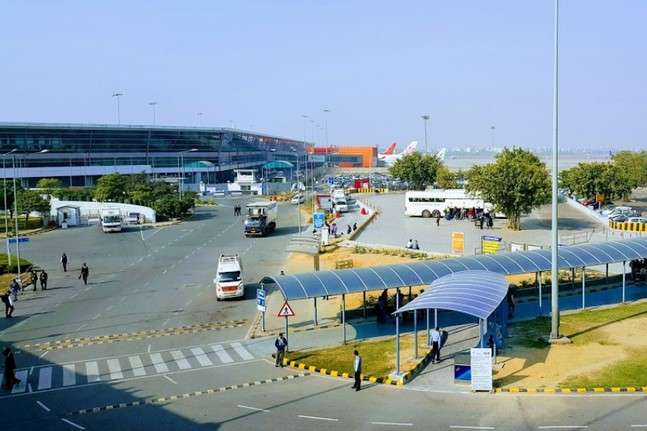 В МЗС попередили про скасування деяких рейсів в аеропорту Делі