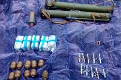 СБУ виявила схованку зі зброєю та боєприпасами у районі проведення ООС