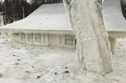 В США природа создала причудливый дом изо льда