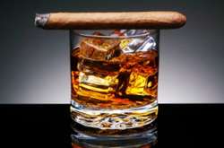 Ученые доказали, что сочетание алкоголя и сигарет разрушает мозг