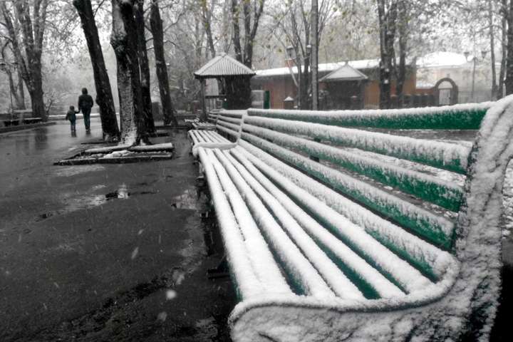Перший день весни українці зустрінуть з мокрим снігом та «плюсовою» температурою